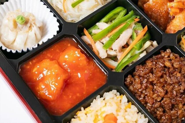 パンダ飯店-【人気】3種メインの中華三昧弁当（エビチリ・青椒肉絲・油淋鶏）