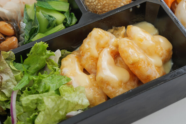 中華ダイニングume咲-鶏肉の四川風ピリ辛炒め×海老マヨ まんぷく中華弁当