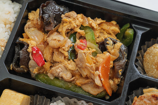 中華ダイニングume咲-豚肉と卵の彩り炒め 中華幕の内弁当