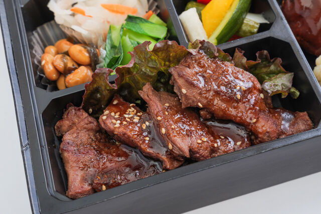 牛タンハンバーグ×ステーキふぅふぅ-牛タンハンバーグ＆ハラミステーキ弁当