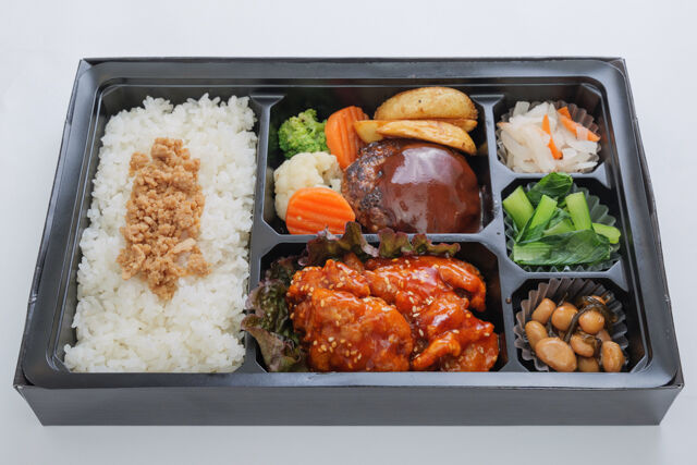 ヤンニョムチキン＆牛タンハンバーグ弁当