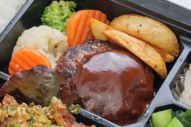 牛タンハンバーグ×ステーキふぅふぅ-油淋鶏＆牛タンハンバーグ弁当