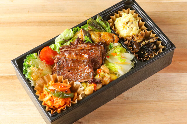 厳選厚切りハラミの熟成焼き彩り弁当