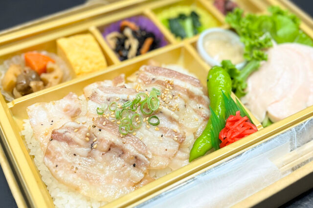 杜の都精肉店-豚カルビ＆しっとり鶏むねロースト御膳