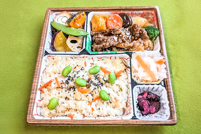 やま半-A5等級黒毛和牛 すき焼き弁当
