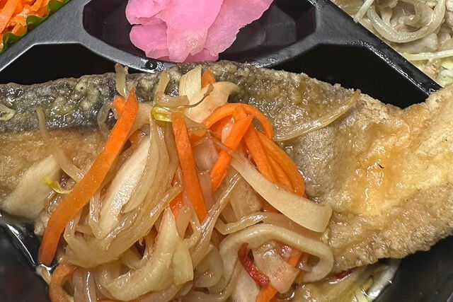 どらごん弁当-豚ごまダレしゃぶしゃぶとぶり南蛮漬け弁当