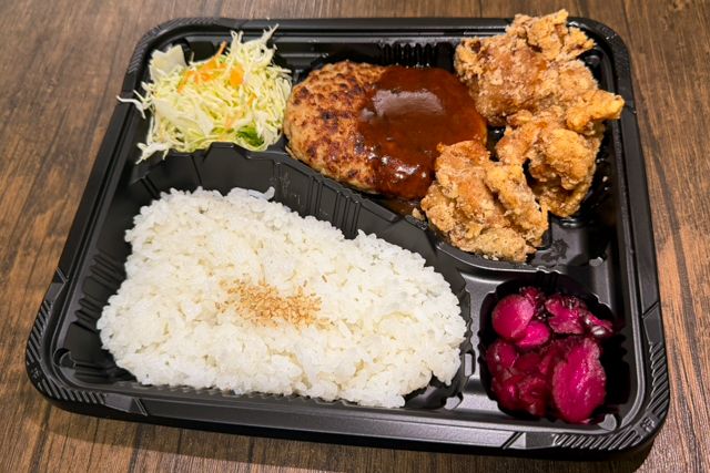 ハンバーグ弁当（唐揚げ3個、ハンバーグ1個）