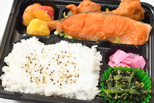 天馬食品-焼き鮭と唐揚げ弁当