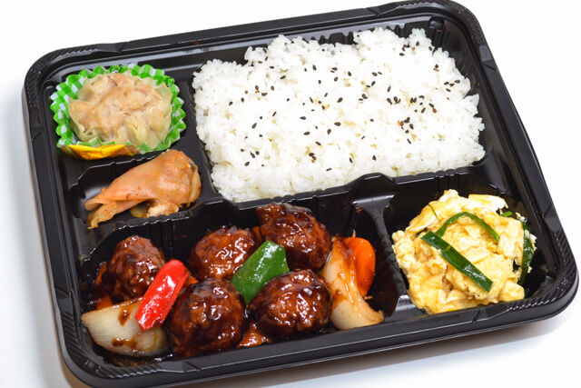 青山一品-肉団子、ニラ玉子とシュウマイ弁当