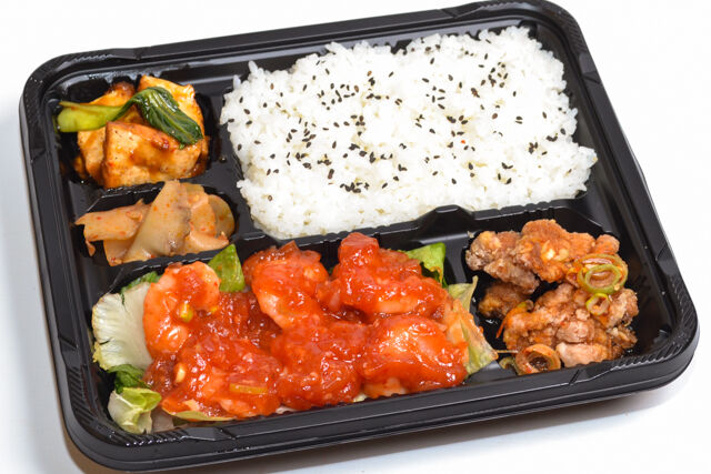 青山一品-エビチリ、油淋鶏と厚揚げ豆腐弁当