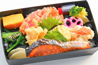 海苔弁あかね-藻塩仕込みの鶏天と銀鮭の海苔弁当