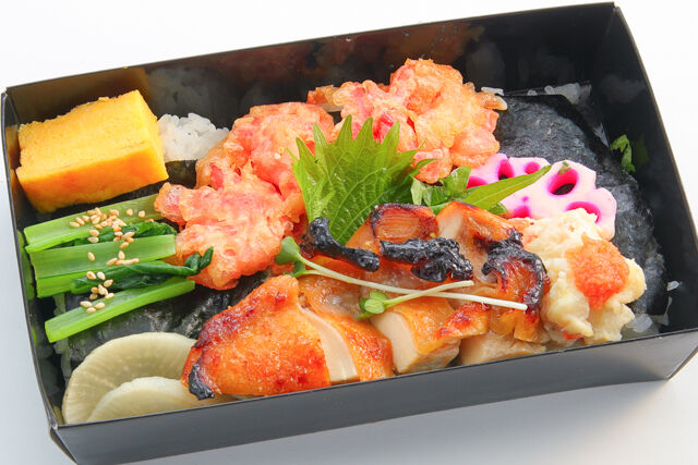 鶏もも肉蜂蜜焼きと5種の総菜海苔弁当