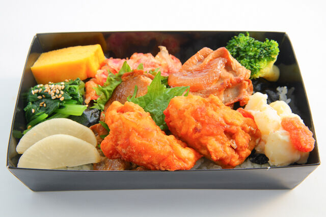 海苔弁あかね-鶏もも肉田舎風鶏唐揚げと三元豚生姜焼きの海苔弁当