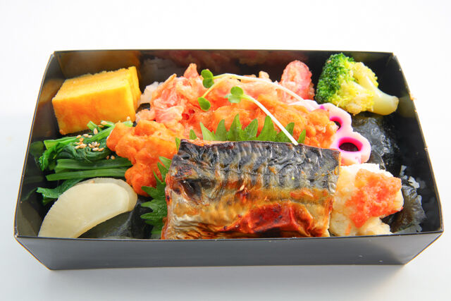 海苔弁あかね-鶏もも田舎風唐揚げとノルウェー産鯖西京焼きの海苔弁当