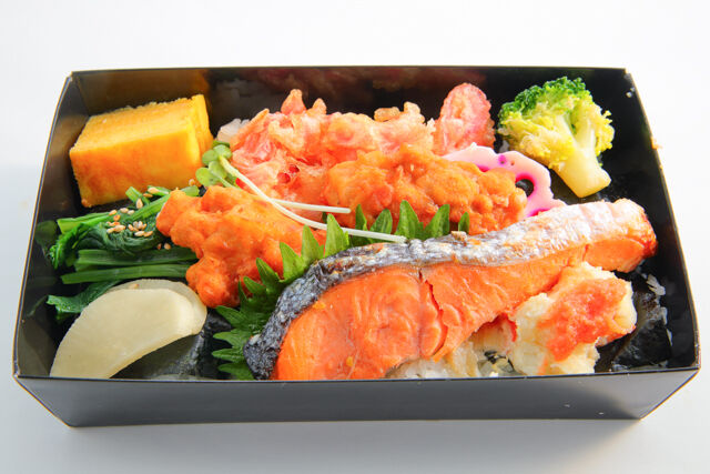 海苔弁あかね-鶏もも田舎風唐揚げと銀鮭の海苔弁当