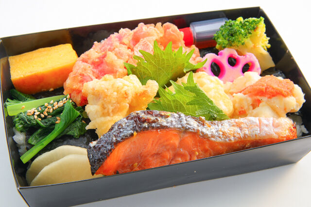 海苔弁あかね-藻塩仕込みの鶏天と銀鮭の海苔弁当