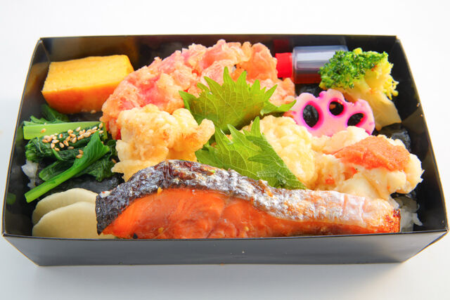 海苔弁あかね-藻塩仕込みの鶏天と銀鮭の海苔弁当