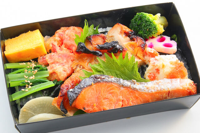鶏もも蜂蜜焼きと銀鮭の海苔弁当