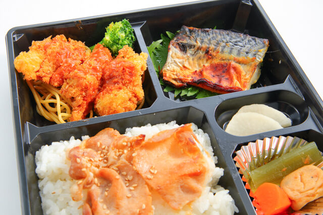 弁当工房あかね堂-鶏ももチキンカツとノルウエー鯖西京焼きの豚バラ照焼き重