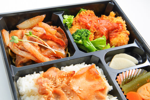 弁当工房あかね堂-三元豚ロース生姜焼きと鶏ももチキンカツの豚バラ照焼き重