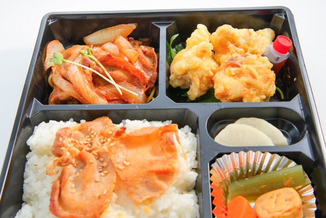 弁当工房あかね堂-三元豚ロース生姜焼きと藻塩仕込みの鶏天の豚バラ照焼き重