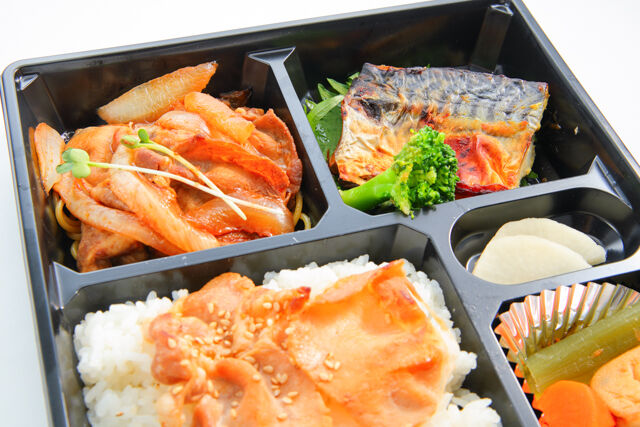 弁当工房あかね堂-三元豚ロース生姜焼きとノルウエー鯖西京焼きの豚バラ照焼き重
