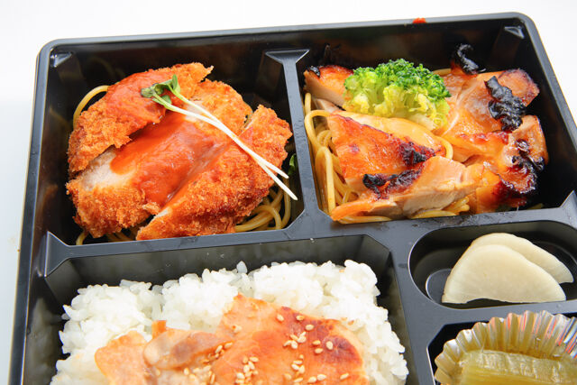 弁当工房あかね堂-三元豚ロースとんかつと鶏もも蜂蜜焼きの豚バラ照焼き重