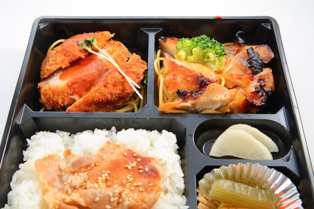 弁当工房あかね堂-三元豚ロースとんかつと鶏もも蜂蜜焼きの豚バラ照焼き重