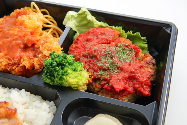 弁当工房あかね堂-三元豚ロースとんかつと基本のトマトソースハンバーグの豚バラ照焼き重