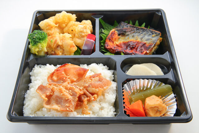 弁当工房あかね堂-藻塩仕込の鶏天とノルウエー鯖西京焼きの豚バラ照焼き重