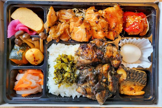 横濱養鶏箱-養鶏幕ノ内箱（上）黒炭鶏焼