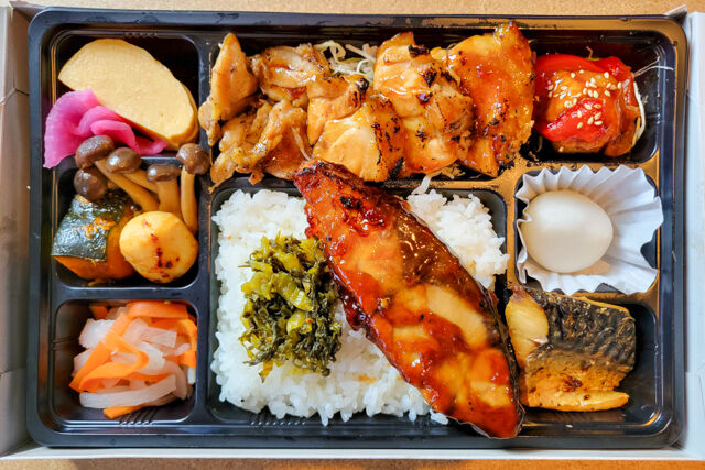 横濱養鶏箱-養鶏幕ノ内箱（上）ブリの照り焼き