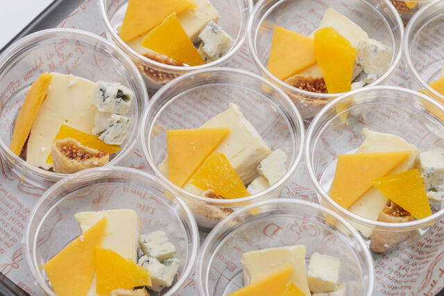 3種のチーズとドライフルーツの盛り合わせ