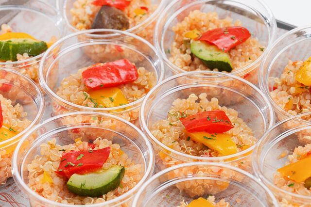 キヌアのトマトマリネ〜彩り野菜添え〜