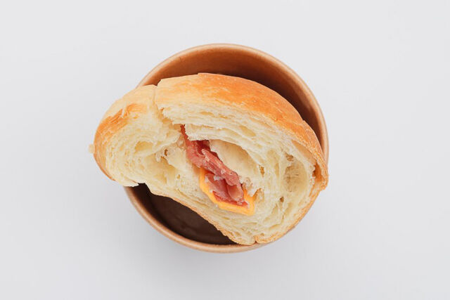 クロワッサンサンド〜生ハム「ハモンセラーノ」とレッドチェダーチーズ〜