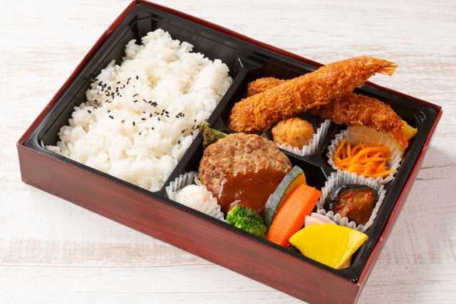 おもてなし亭-おもてなし幕の内～ハンバーグとエビフライ