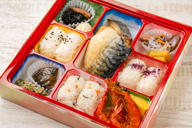 おもてなし亭-彩り9マス弁当（サバ味噌）