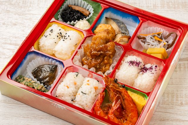 彩り9マス弁当（油淋鶏）