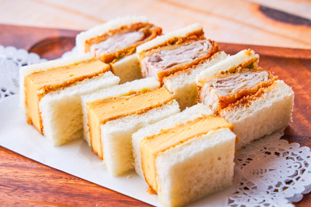 厚焼き玉子×特製BBQソース豚（トン）カツのコンビサンド