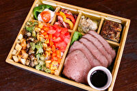 FOOD HOLIDAY-【お茶付き】グラスフェッドビーフを使った炙り牛ステーキ御膳＆ブッダボウル