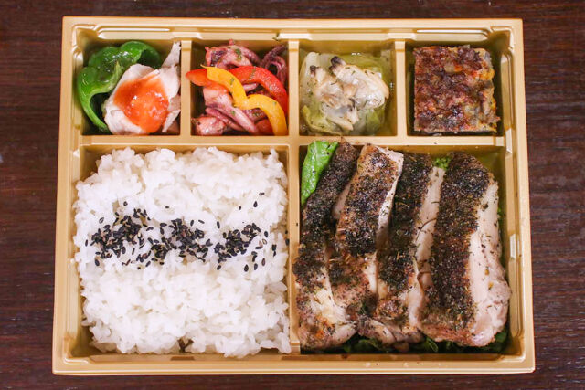 FOOD HOLIDAY-【お茶付き】ダブルペッパーグリルチキン御膳