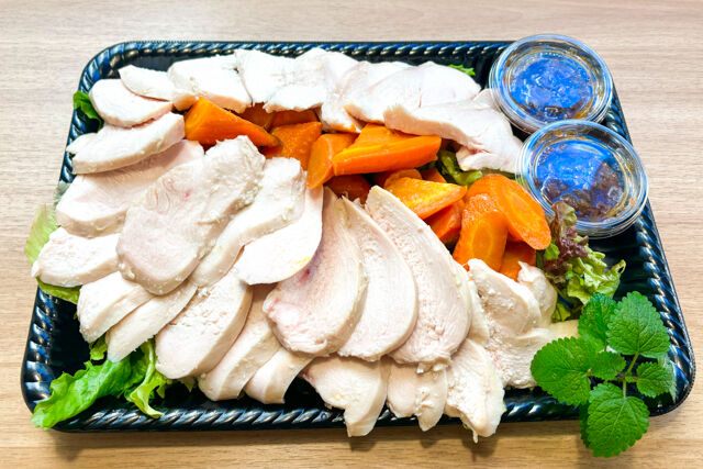 FOOD HOLIDAY（オードブル）-よだれ鶏 〜たっぷりネギと花山椒のピリ辛ソース～