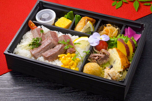 （はな）〜華〜柔らかステーキ重と彩りおかず
