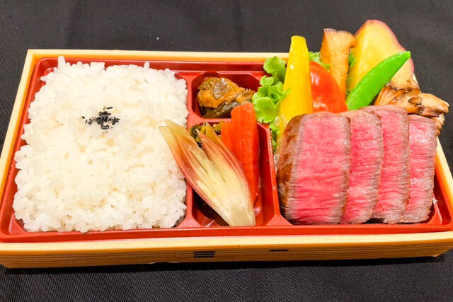 A5ランク仙台牛ステーキ弁当（梅）