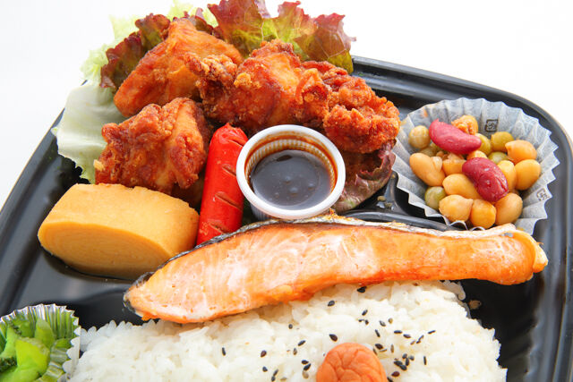 勇往邁進-モモから・焼き鮭弁当