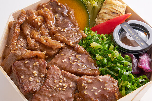 クック井上。監修【京風焼肉 旦那衆】（東京店）-京風焼肉重 上ロース＆カルビ