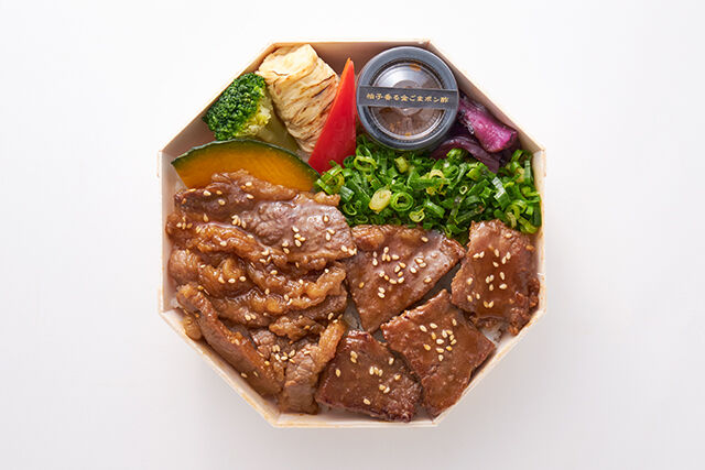クック井上。監修【京風焼肉 旦那衆】（東京店）-京風焼肉重 上ロース＆カルビ