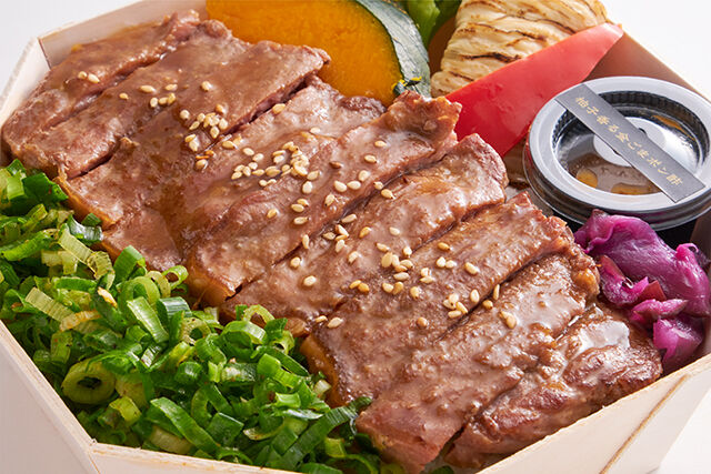 クック井上。監修【京風焼肉 旦那衆】（東京店）-京風焼肉重 サーロイン