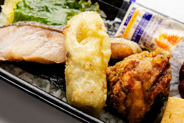 お米屋の弁当俵屋-【お米の俵屋】鮭のっけ弁当