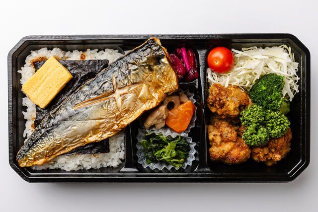お米屋の弁当俵屋-【お米の俵屋】鯖と唐揚げの自家製海苔弁当